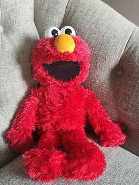 Playskool Sesame Street Love2Learn Bluetooth Elmo